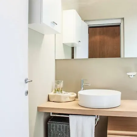 A Few Steps From The Lake Apartment